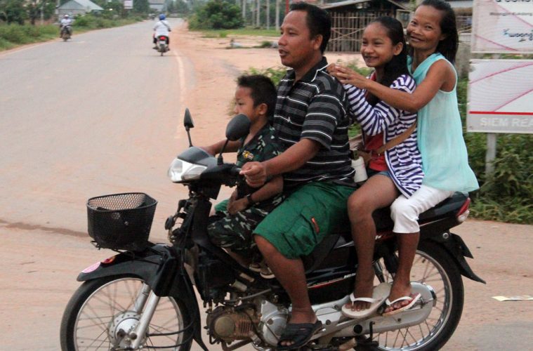 How to use motorbikes in Cambodia - Visit Angkor Wat